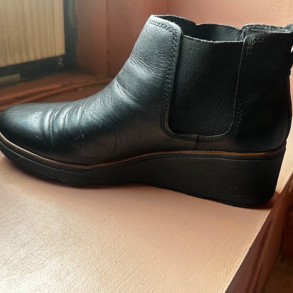Clarks wedge pull on ankle boots-Size 10 - Picture 2 of 5